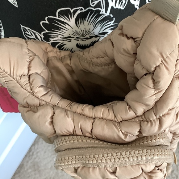 SIMPLY SOUTHERN Tan Quilted Crossbody Bottle/Tumbler Bag with Patterned … - Picture 6 of 6